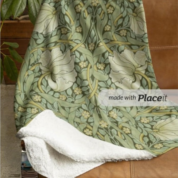 Vintage Floral Green and White Sherpa Blanket - Picture 1 of 7